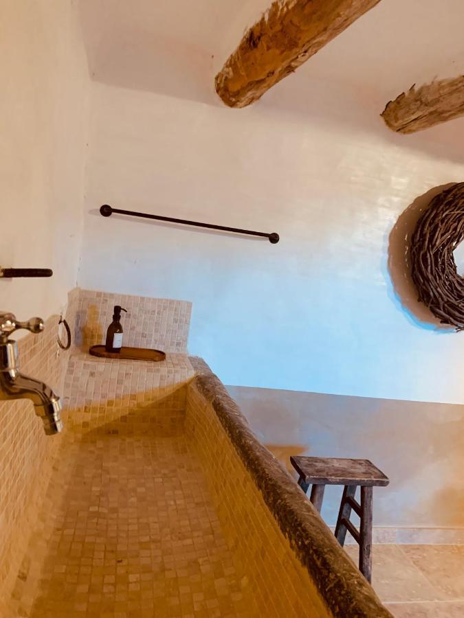 Bed and Breakfast Le Vieux Portail Сен-Сатюрнен-д'Апт Екстер'єр фото