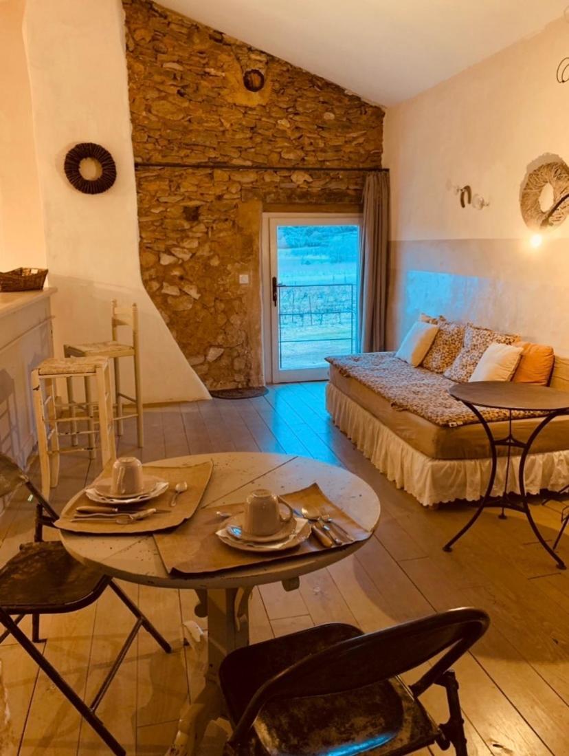 Bed and Breakfast Le Vieux Portail Сен-Сатюрнен-д'Апт Екстер'єр фото